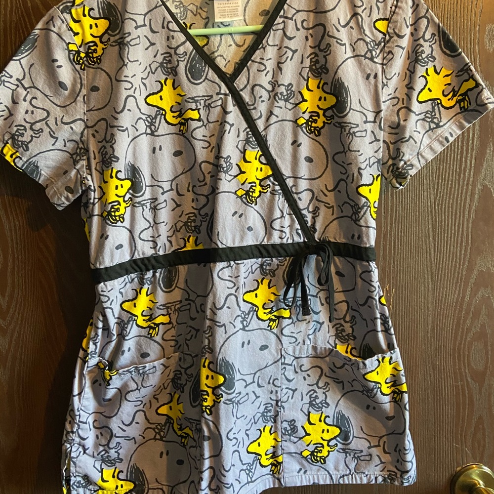 Peanuts “Snoopy & Woodstock” scrub top